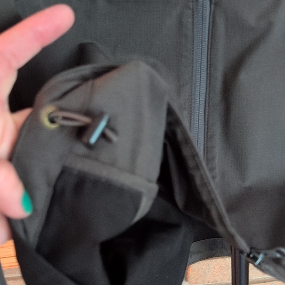 Fjallraven Men's Black and Brown Lightweight Jacket - Picture 5 of 5